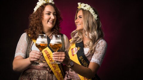 Baden-Württembergische Bierhoheiten: Bierkönigin Irina und ihre Bierprinzessin Nina (v.l.) (Foto: Baden-Württembergischer Brauerbund e.V.) Baden-Württembergische Bierhoheiten: Bierkönigin Irina und ihre Bierprinzessin Nina (v.l.)
