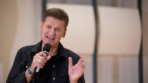 Hartmut Engler beim Big Band Dreh in Stuttgart (Foto: SWR) Hartmut Engler beim Big Band Dreh in Stuttgart