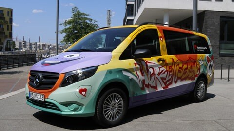 Foto: Herzenssache e.V. Bunter Herzenssache-Bus 2023 (Foto: Herzenssache e.V.)