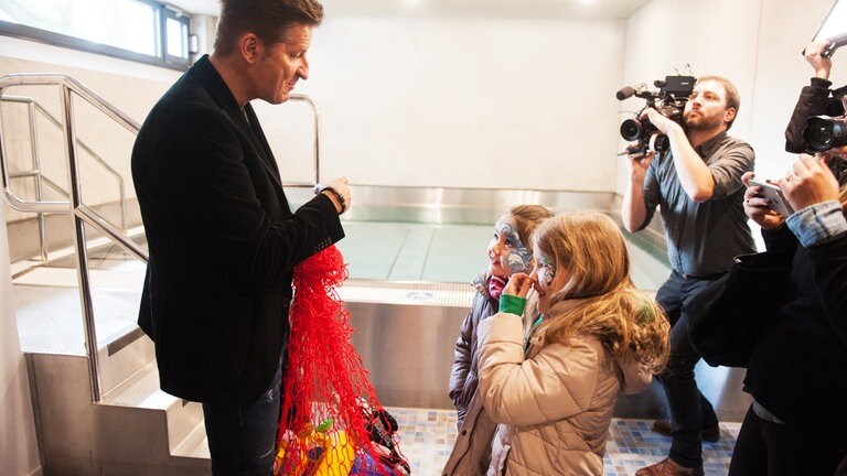 Hartmut Engler bei der Eröffnung des Kinderhospiz in Stuttgart