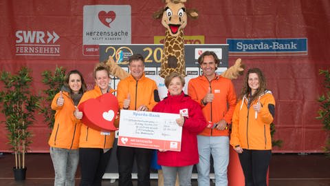 Spendenscheckübergabe Gutenberg Marathon Mainz (Foto: Peter Pulkowski)
