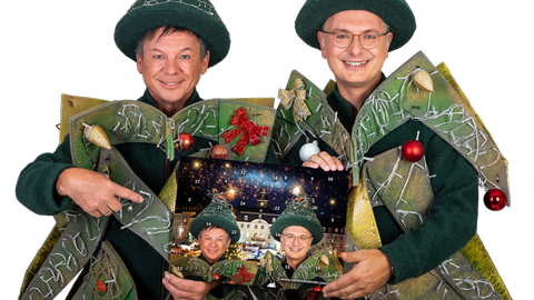 Foto: Herzenssache e.V. Als Tannenbäume verkleidete SR3-Moderatoren Eberhard Schilling und Michael Friemel (Foto: Herzenssache e.V.)