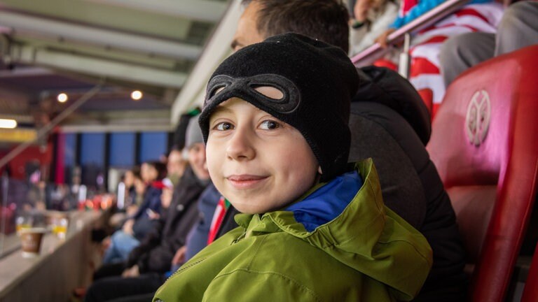 Lotto RLP lädt Herzenssache-Kids zum Mainz 05 Spiel ein (Foto: Herzenssache)