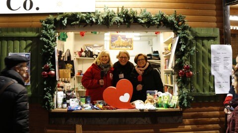 Weihnachtsmann & Co Verkaufsstand (Foto: Herzenssache) Weihnachtsmann & Co Verkaufsstand