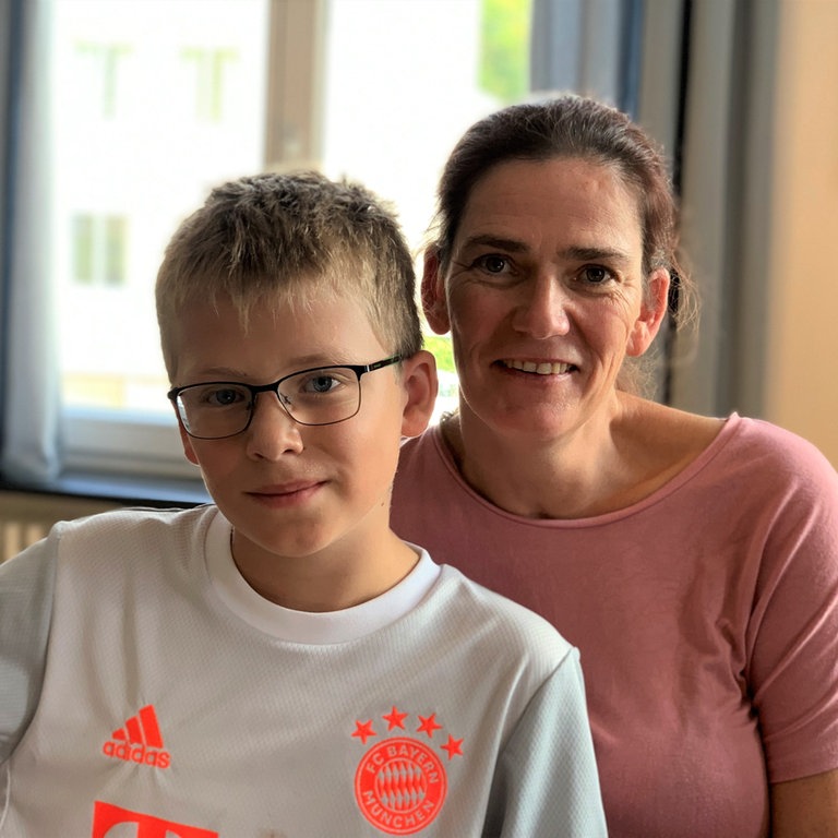 Jannis und seine Familie (Foto: Herzenssache)