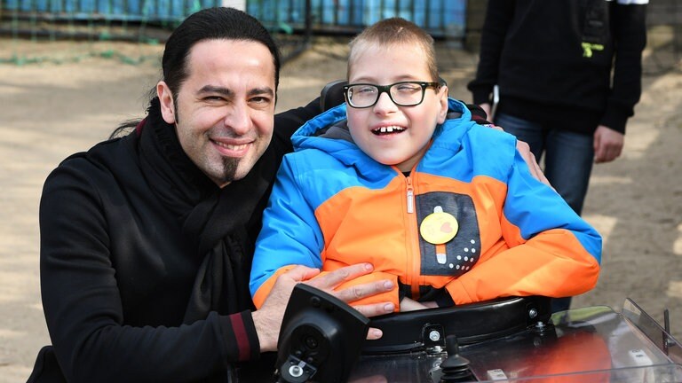 Foto: SWR, Carsten Costard Hartmut Engler Bülent Ceylan Projektbesuch (Foto: SWR, Carsten Costard)