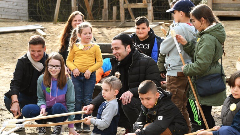 Foto: SWR, Carsten Costard Hartmut Engler Bülent Ceylan Projektbesuch (Foto: SWR, Carsten Costard)