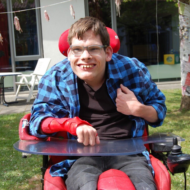 Mike tankt bei der Schulband "Hoppla Kids" Lebensfreude (Foto: SWR)