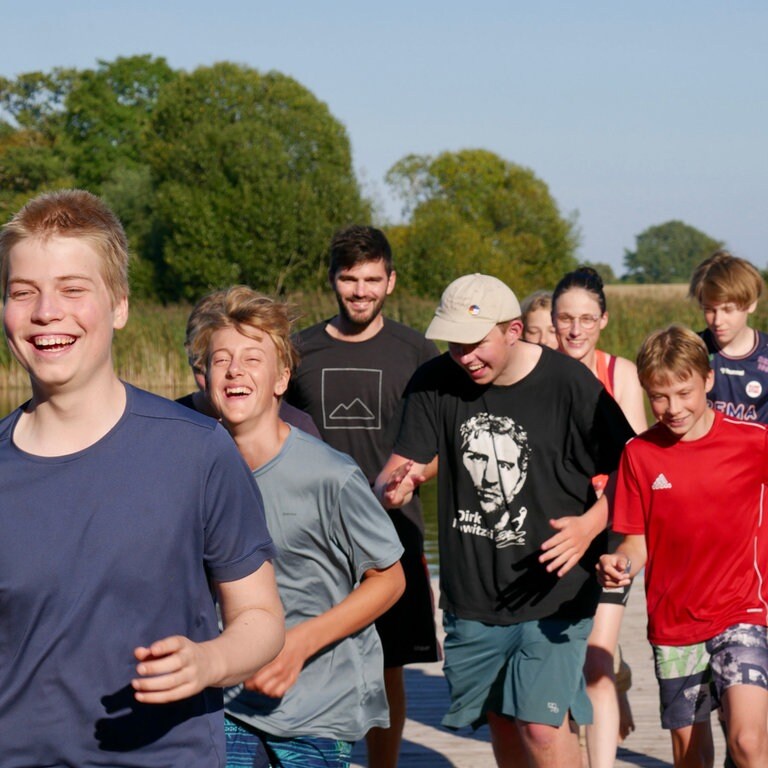 Jugendliche beim Sport (Foto: Herzenssache e.V.)