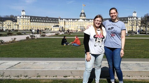 Viola und Silvia sind durch das Herzenssache-Projekt "Rock Your Life" Freundinnen geworden (Foto: 300)