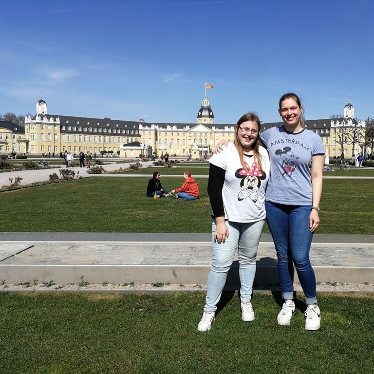 Viola und Silvia sind durch das Herzenssache-Projekt "Rock Your Life" Freundinnen geworden (Foto: 300)