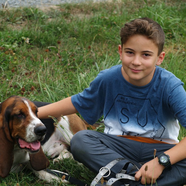 Djaffar mit seinem Hund (Foto: SWR)