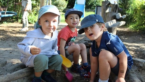 Kinder im Sandkasten (Foto: Herzenssache e.V.)