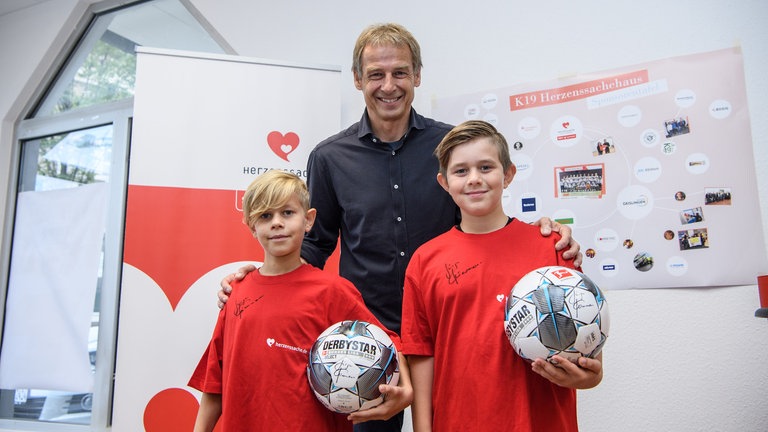 Jürgen Klinsmann besucht K19 Herzenssache Kinderhaus  (Foto: Markus Gilliar (GES-Sportfoto) )