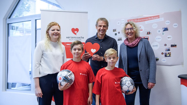 Jürgen Klinsmann besucht K19 Herzenssache Kinderhaus  (Foto: Markus Gilliar (GES-Sportfoto) )