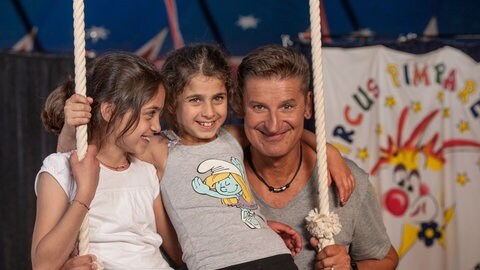 Hartmut Engler besucht Zirkus Pimparello (Foto: Carsten Costard)