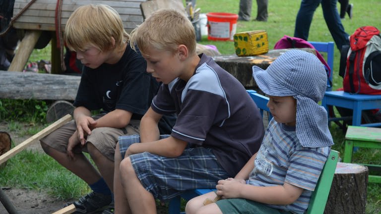 Hartmut Engler besucht Kinder- und Jugendfarm in Ingenheim (Foto: Herzenssache)