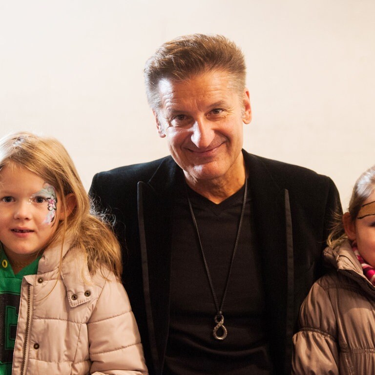 Hartmut Engler besucht das Kinderhospiz Stuttgart (Foto: Tom Oettle)