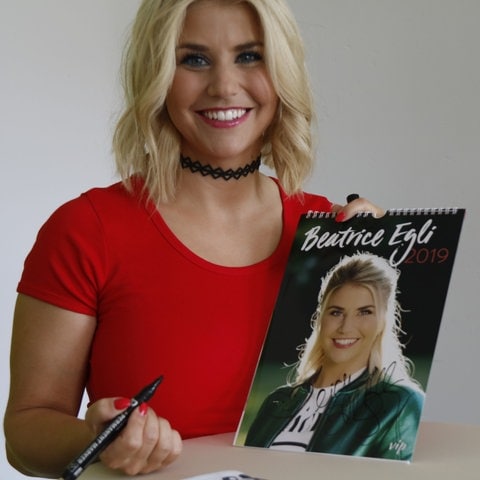 Beatrice Egli versteigert Fanpaket für Herzenssache (Foto: Herzenssache)