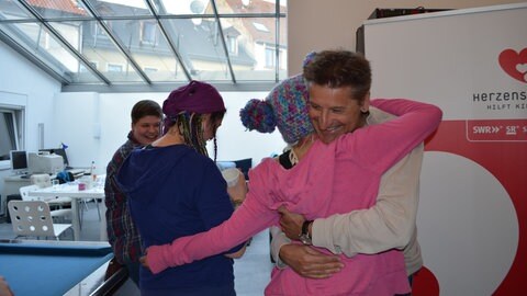 Herzenssache-Schirmherr Hartmut Engler trifft Straßenkids (Foto: Anna Bläsius)