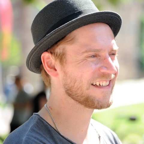 Johannes Oerding unterstuetzt Herzenssache auf dem SWR Sommerfestival in Stuttgart 2018 (Foto: Herzenssache, Bruno Nonninger)