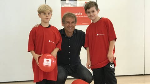 Klinsmann mit Fabio und Angelo (Foto: SWR)