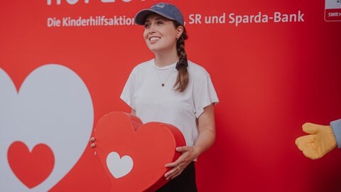 Foto: SWR, Ronny Zimmermann Alice Merton mit Herz (Foto: SWR, Ronny Zimmermann)