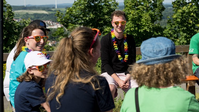Joris beim Meet & Greet mit Jugendlichen aus einem Herzenssache-Projekt (Foto: Dirk Guldner)