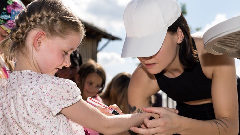 Meet & Greet Lotte - SR1 Alm Open Air 2022 (Foto: Dirk Guldner)