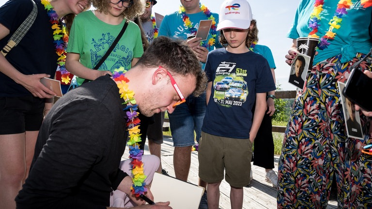 Joris gibt Autogramme (Foto: Dirk Guldner)