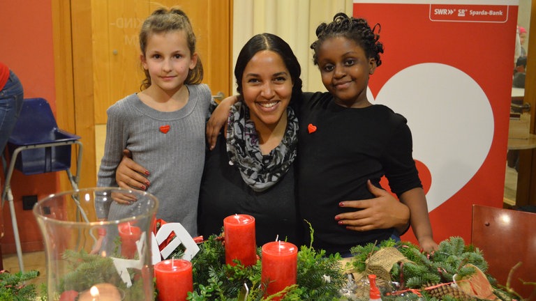 Cassandra Steen besucht Herzenssache-Projekt (Foto: Herzenssache)