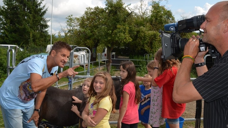 Hartmut Engler besucht Kinder- und Jugendfarm in Ingenheim (Foto: Herzenssache)