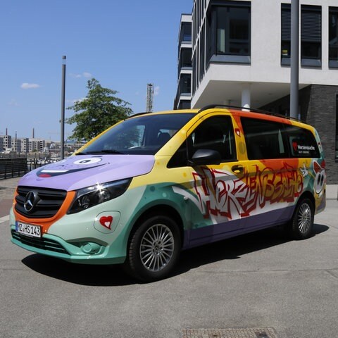 Bunter Herzenssache-Bus 2023 (Foto: Herzenssache e.V.)