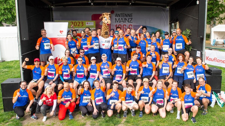 Gruppenfoto der Läuferinnen und Läufer des Teams Herzenssache (Foto: Peter Pulkowski) Gruppenfoto der Läuferinnen und Läufer des Teams Herzenssache