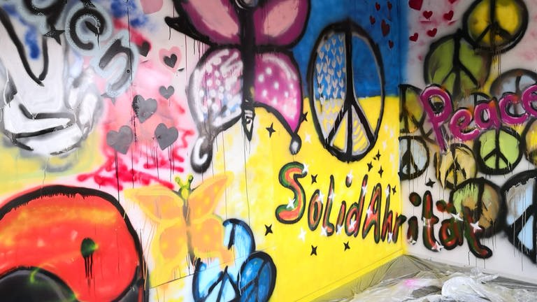 gestalteter Jugendraum in Bad Neuenahr mit dem Schriftzug SolidAHRität (Foto: Fluthilfe Ahr e.V.)